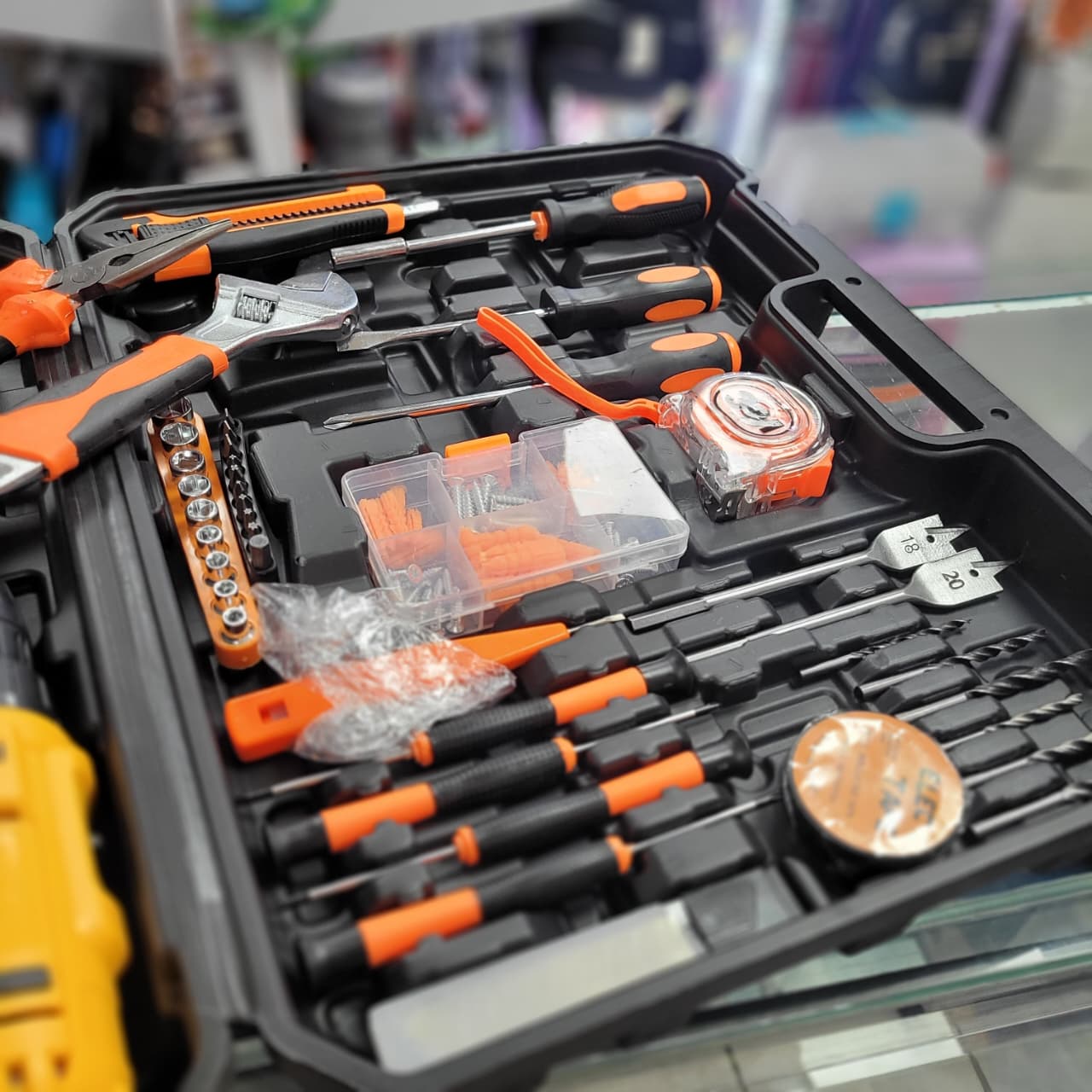 Taladro Inalámbrico 2 Baterías +  Kit De Herramientas