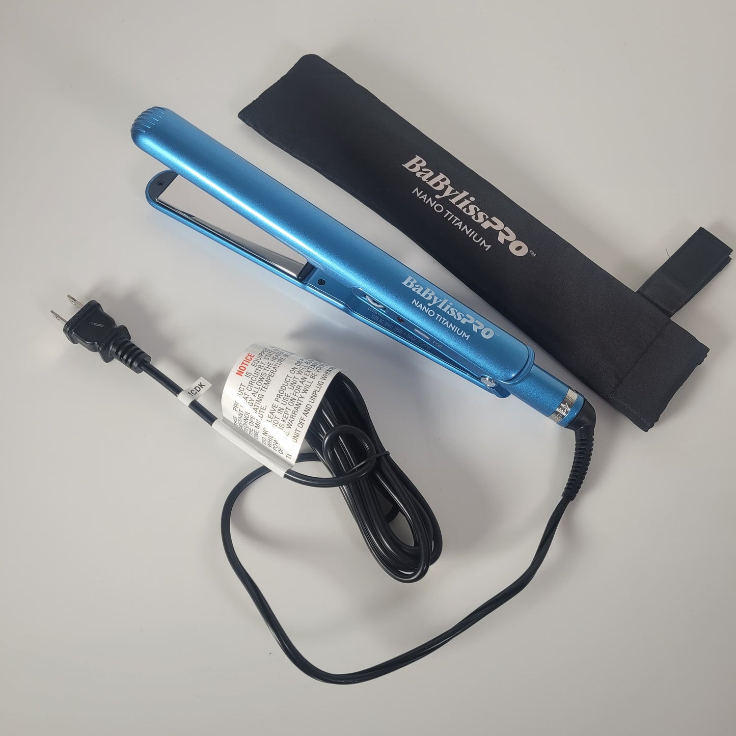 COMBO PLANCHA BABYLISS PERILLA DELGADA + SECADOR ALIZZ 21.000