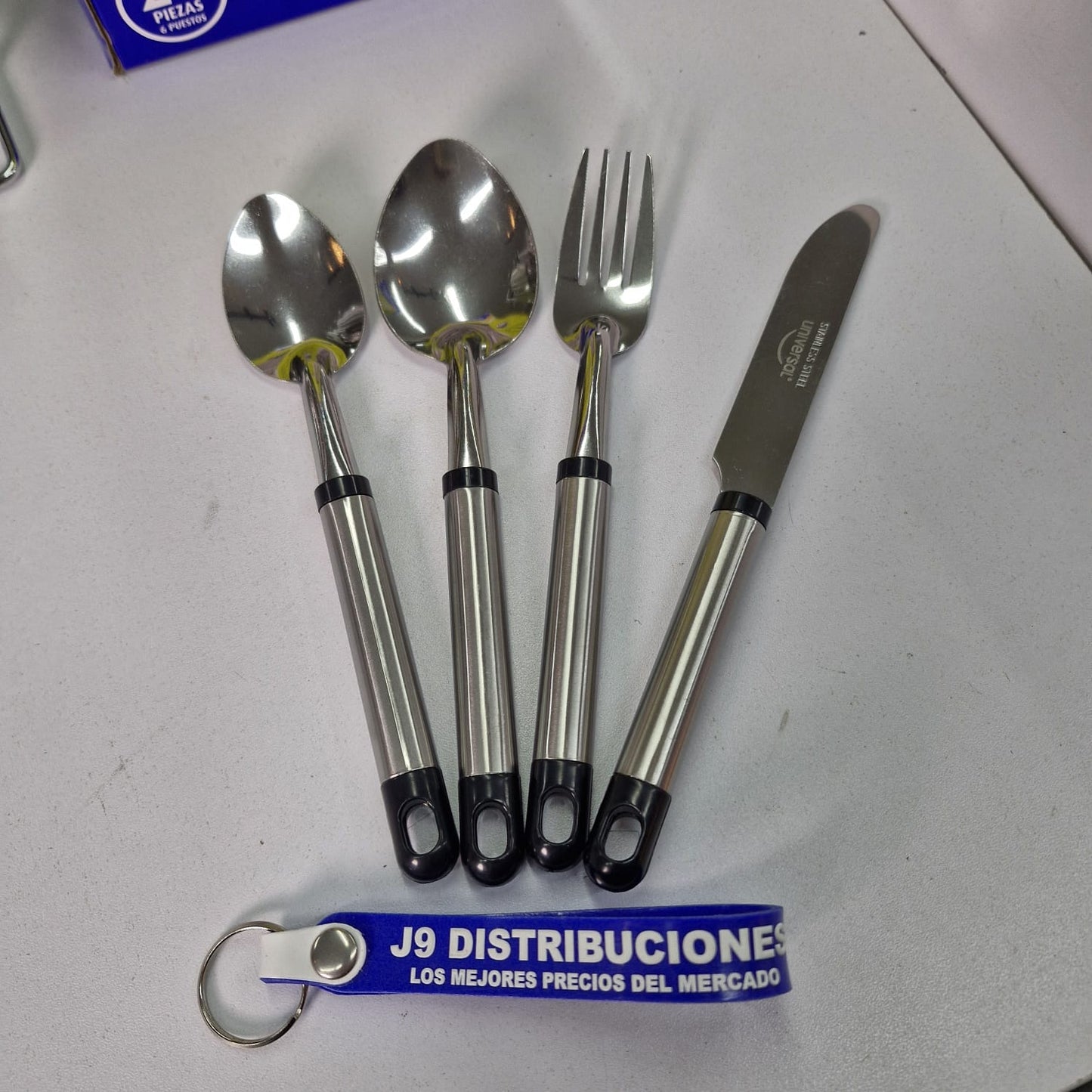Juego de Cubiertos Universal Essential