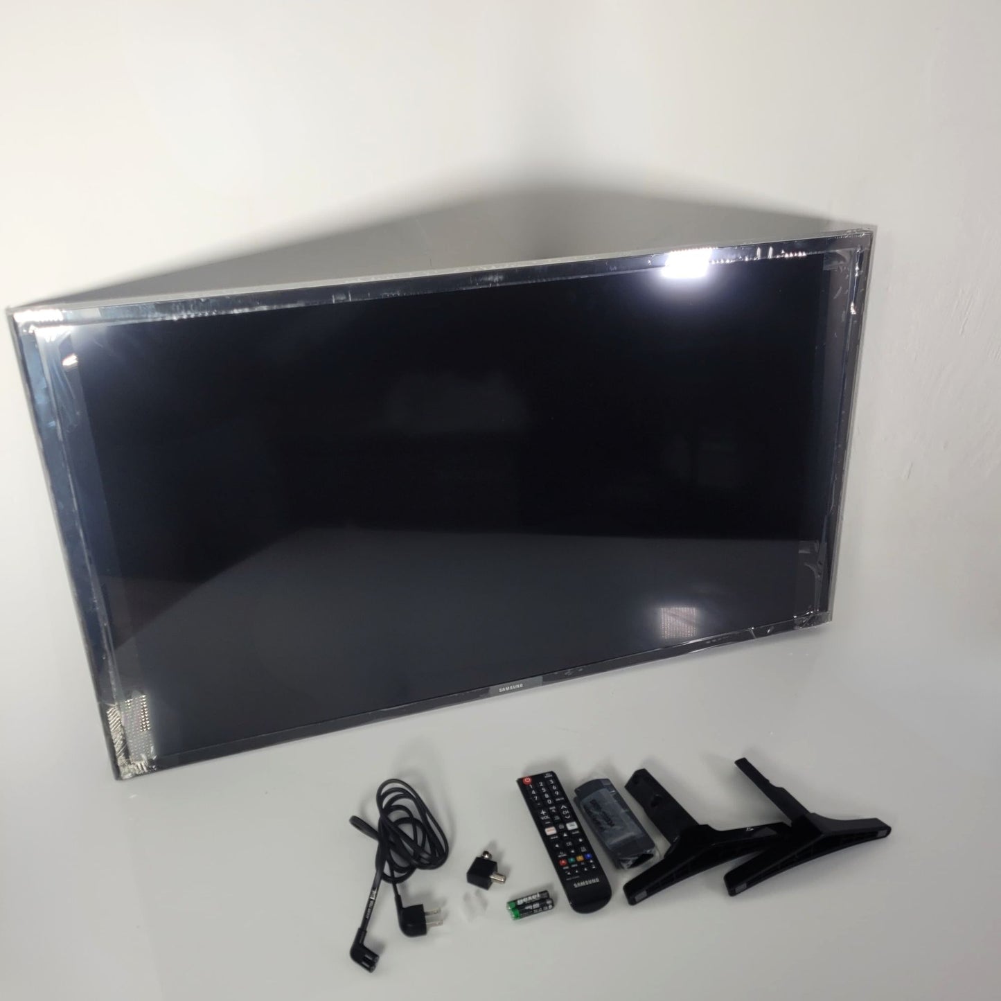 COMBO TELEVISOR SAMSUNG 40" + BARRA DE SONIDO SAMSUNG